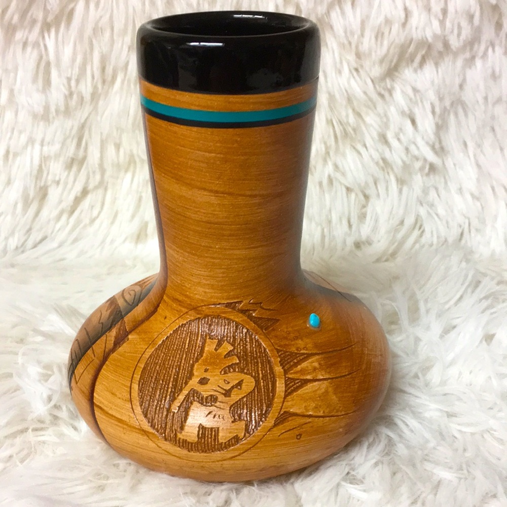 Dwayne Blackhorse ,authentic Navajo wood grain pottery EUC Approx 5.5”x4”
